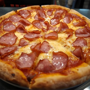 PIZZA FRESCA X 8 PORCIONES - JAMON Y MUZZARELLA