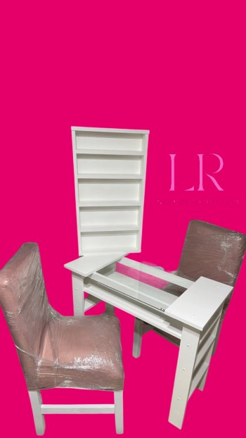 MESA + ESMALTERO + PAR DE SILLAS FUCSIA