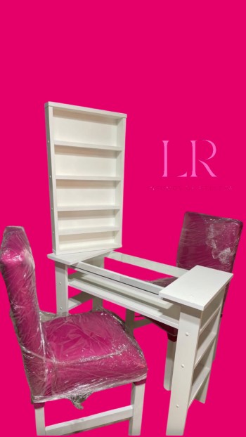 MESA + ESMALTERO + PAR DE SILLAS ROSA