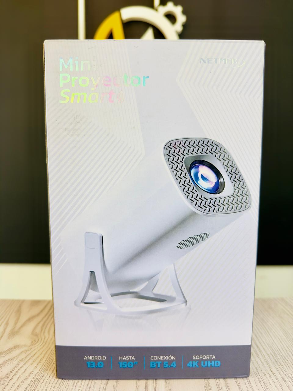 Mini Proyector Smart Netmak BT NM-PR400