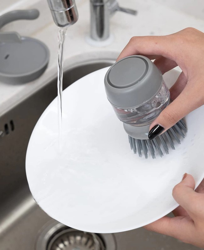 Cepillo con Dispensador de Jabón/Detergente