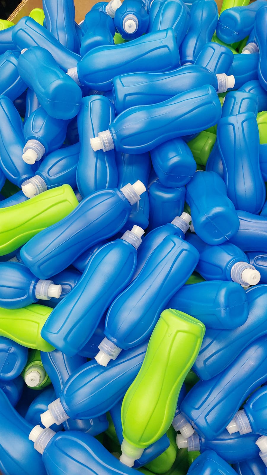 Botella deportiva plástica - Varios colores