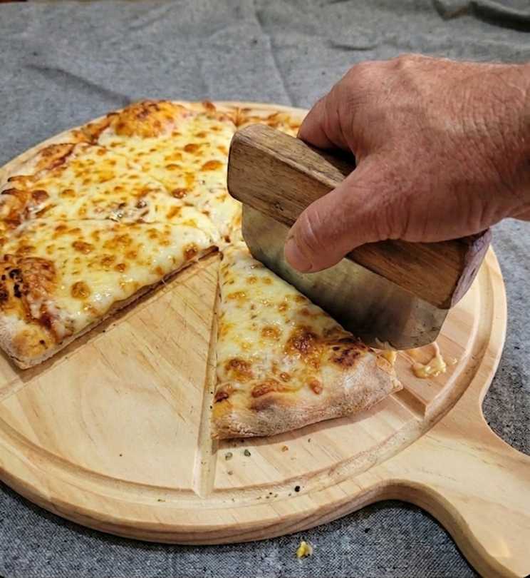 Pizzera acanalada con cortador