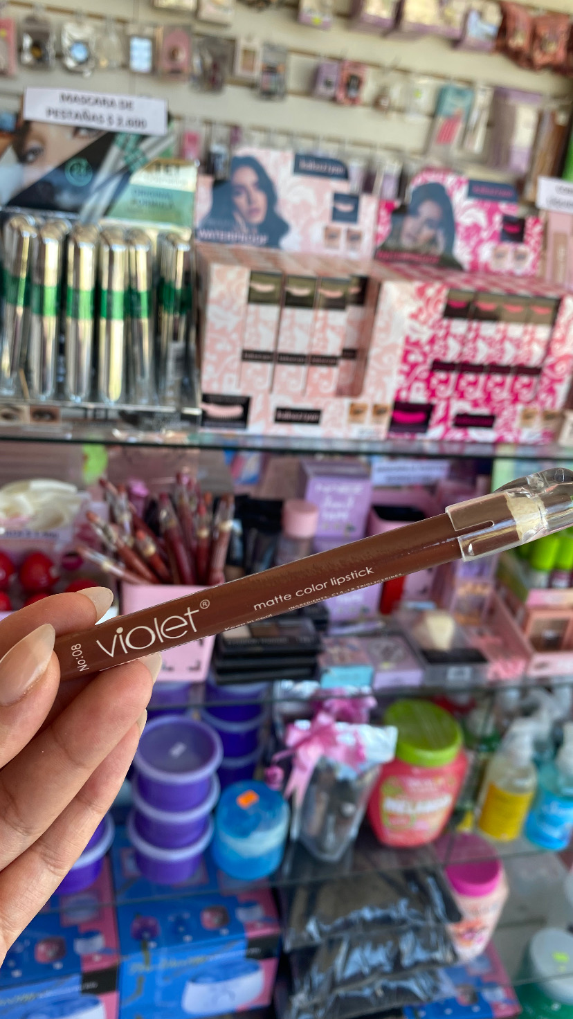 LAPIZ LABIO CON SACAPUNTAS